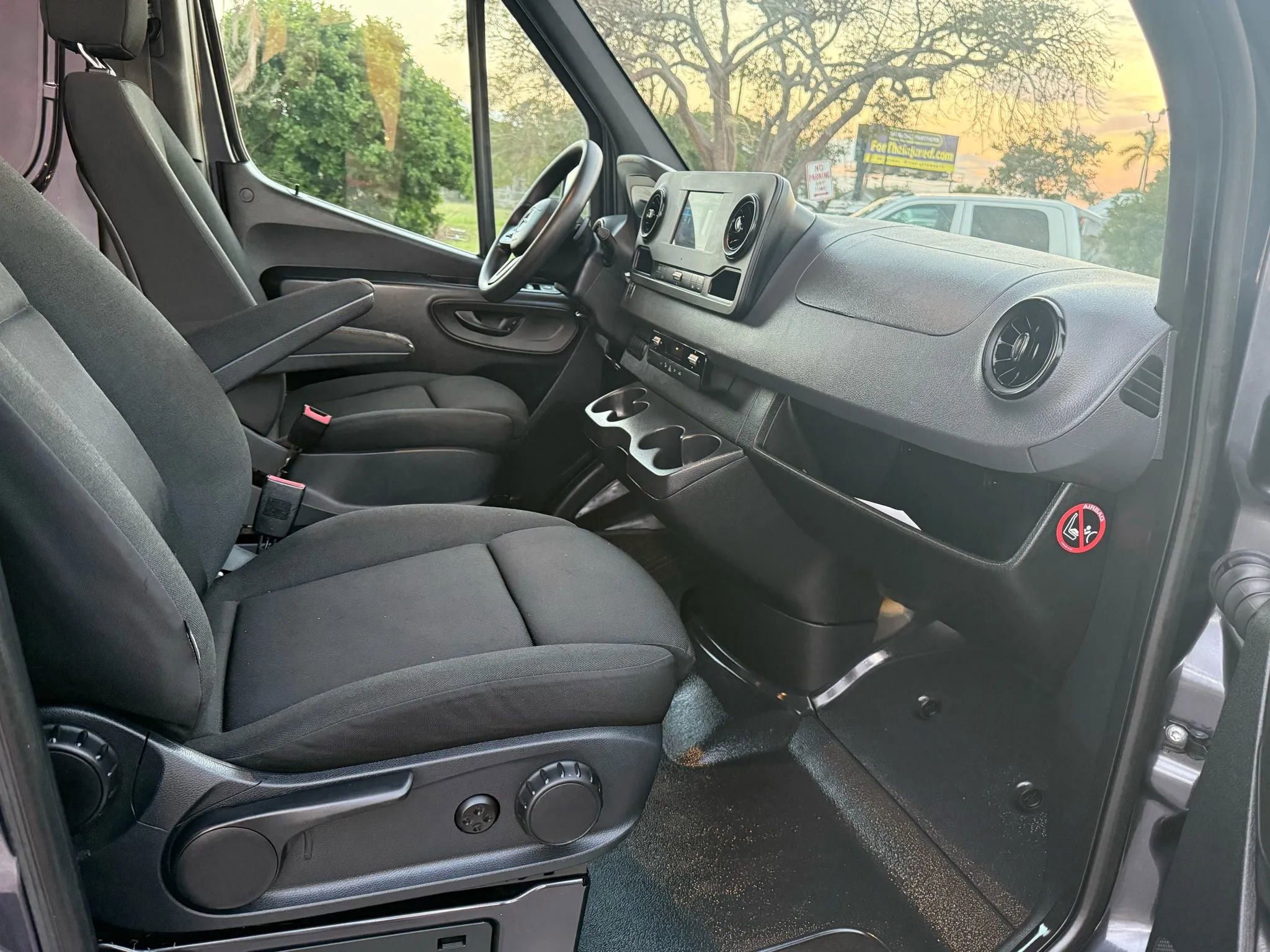 Used 2020 Mercedes-Benz Sprinter 1500 image 10