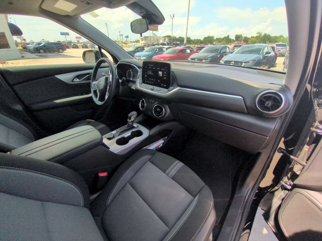 Used 2025 Chevrolet Blazer LT AWD/4WD image 31