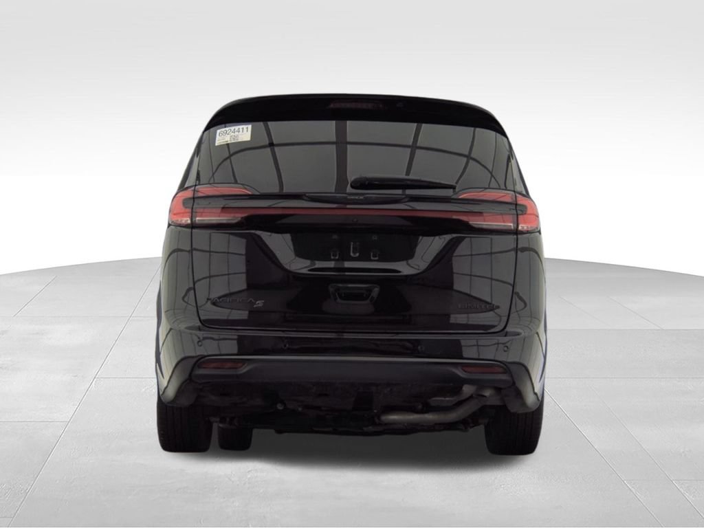 Used 2025 Chrysler Pacifica Limited FWD image 7