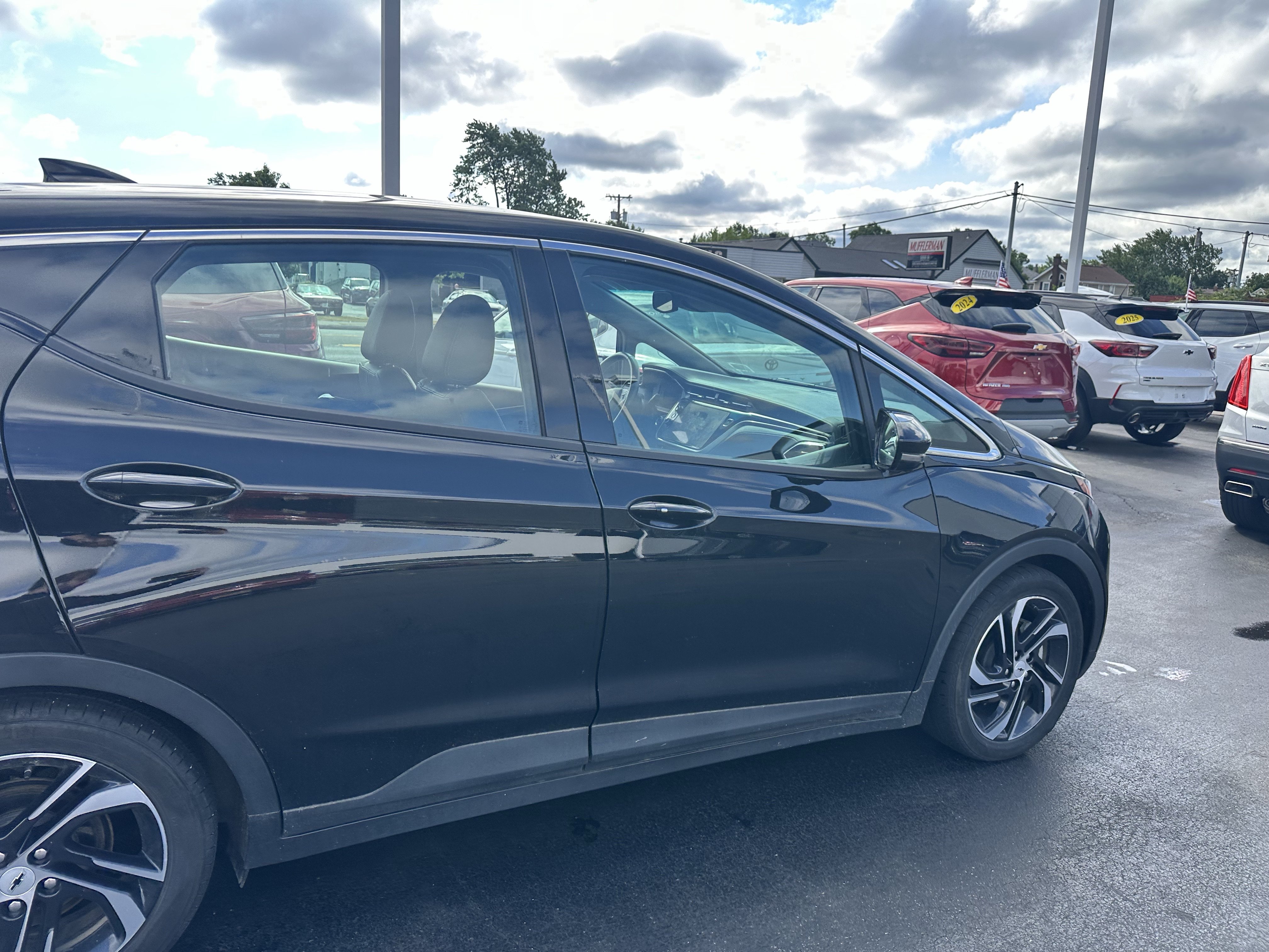 Used 2023 Chevrolet Bolt LT FWD image 10