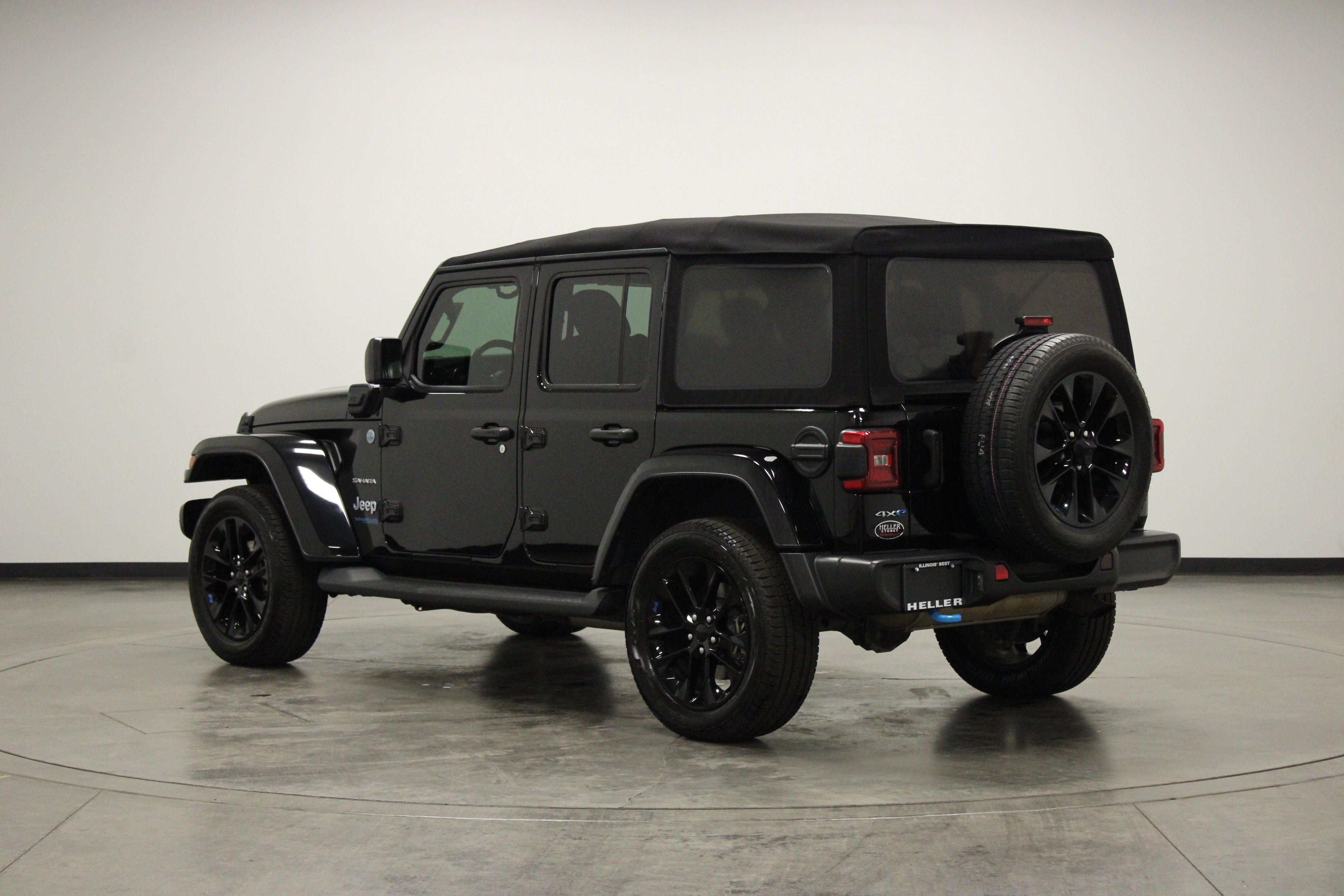 Used 2022 Jeep Wrangler Unlimited Sahara w/ Cold Weather Group image 6