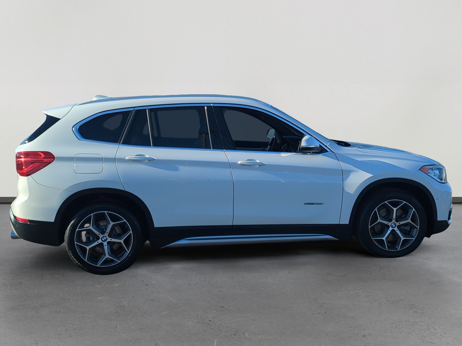 Used 2018 BMW X1 sDrive28i image 6