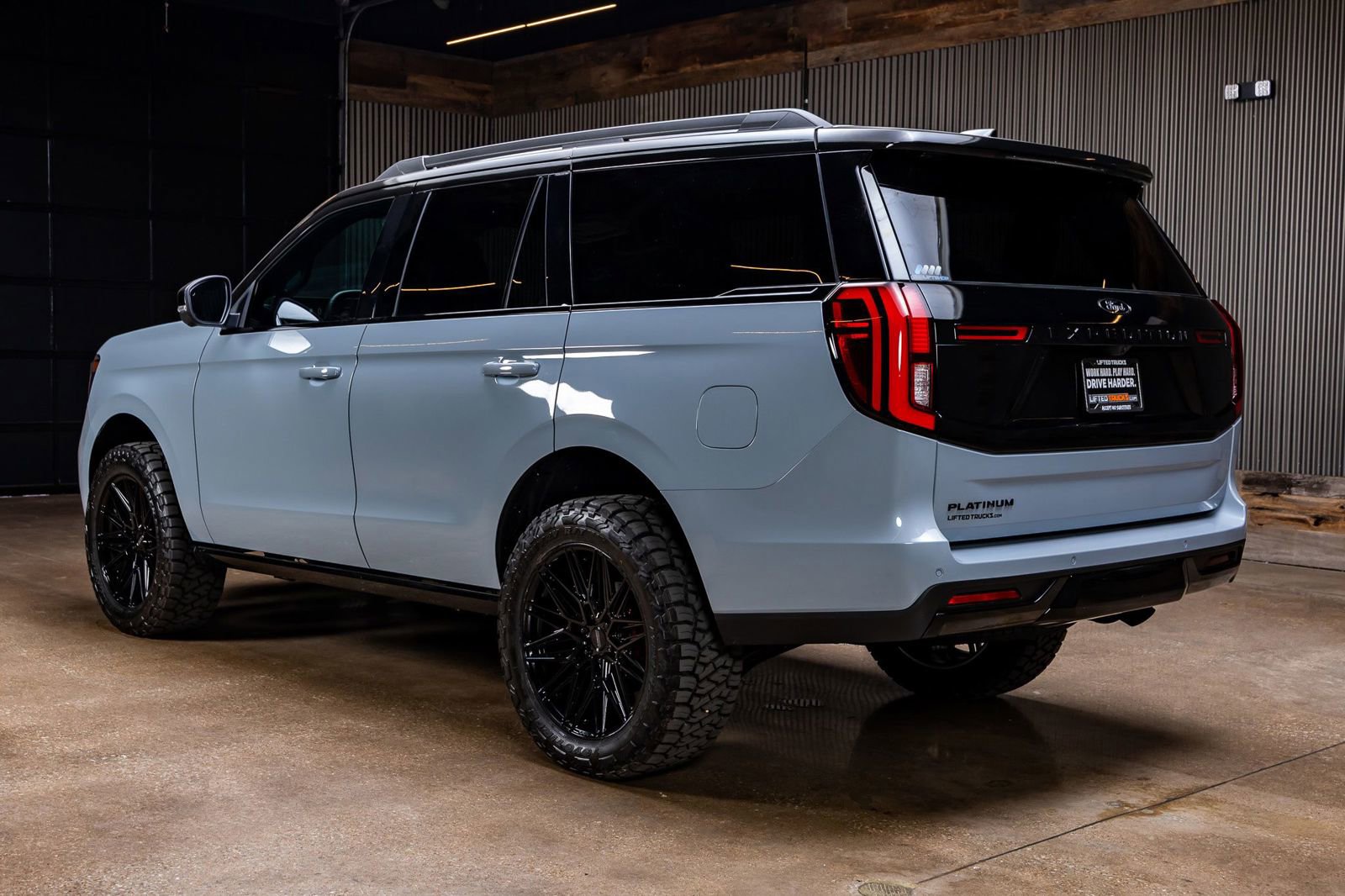 Used 2025 Ford Expedition Platinum w/ Stealth Performance Package AWD/4WD image 7