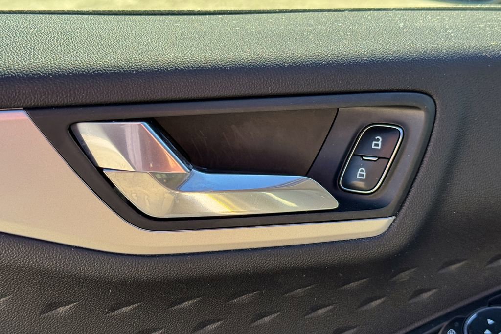 Certified 2020 Ford Escape SE image 23
