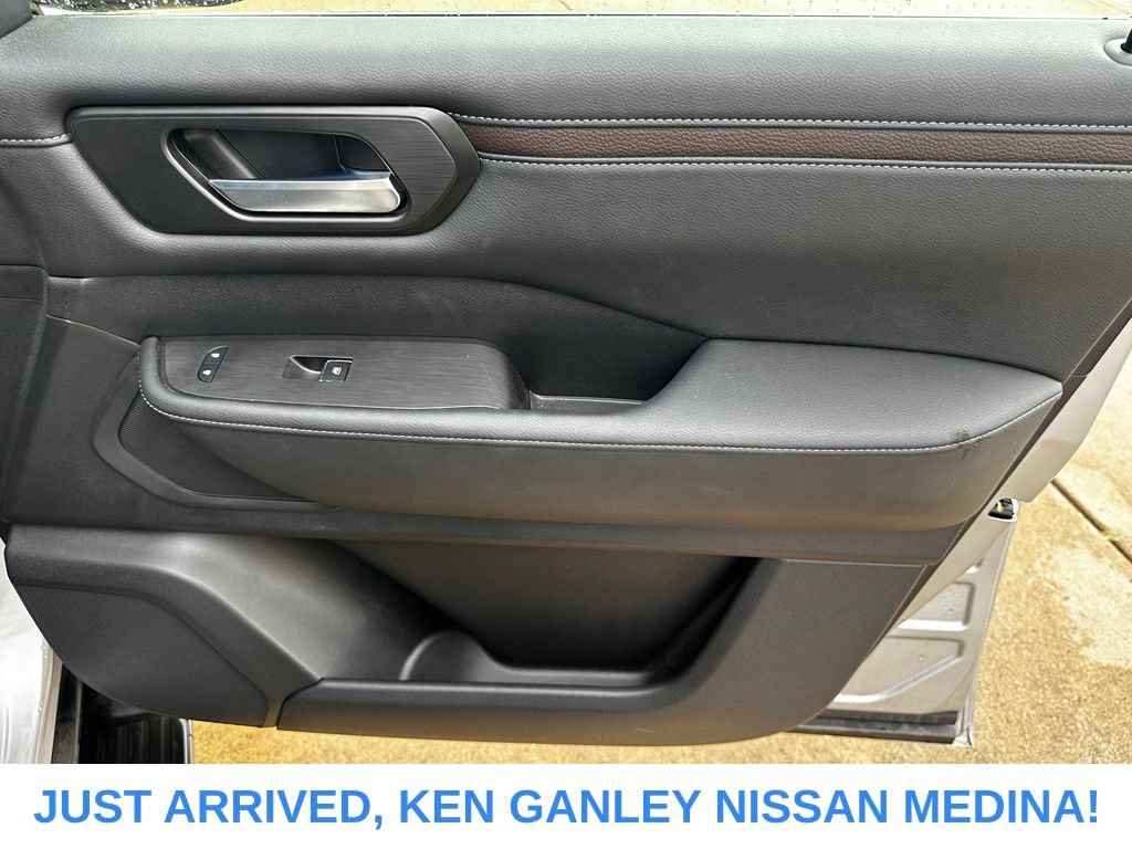 Used 2025 Nissan Armada SL w/ Captain's Chari Seat Package AWD/4WD image 25