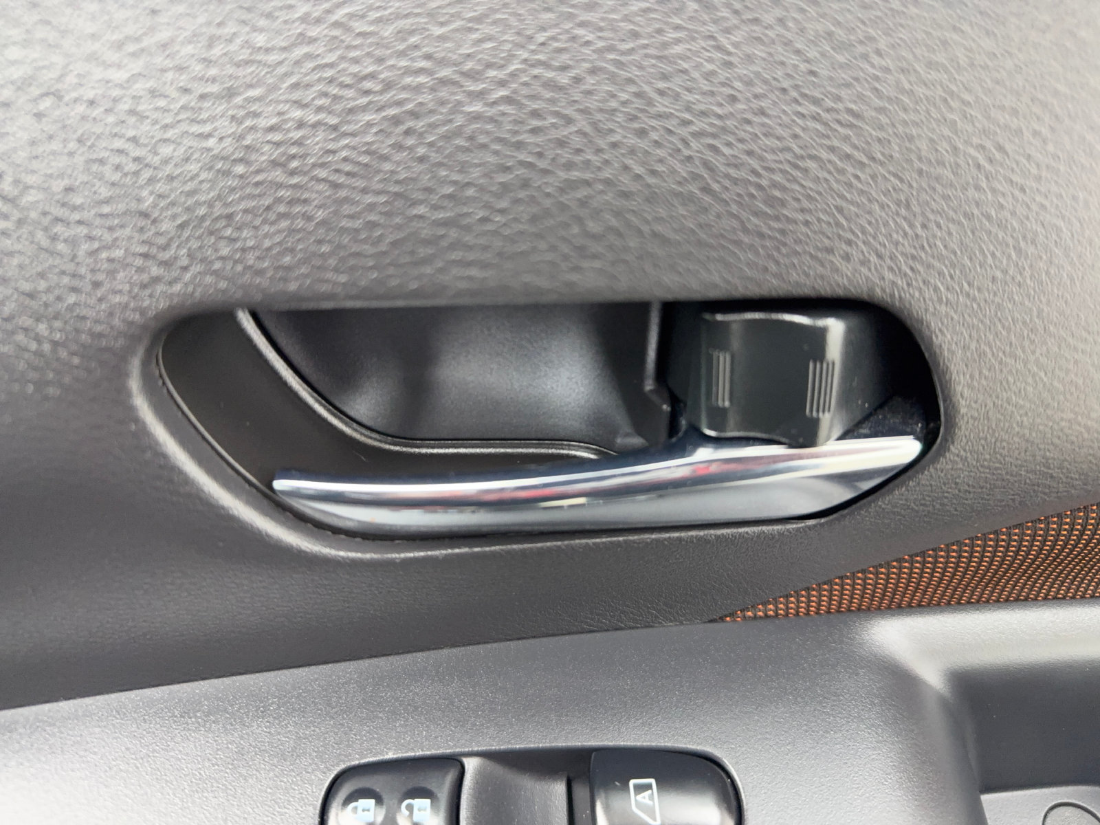 Used 2019 Nissan Kicks SR w/ Exterior Package FWD image 33