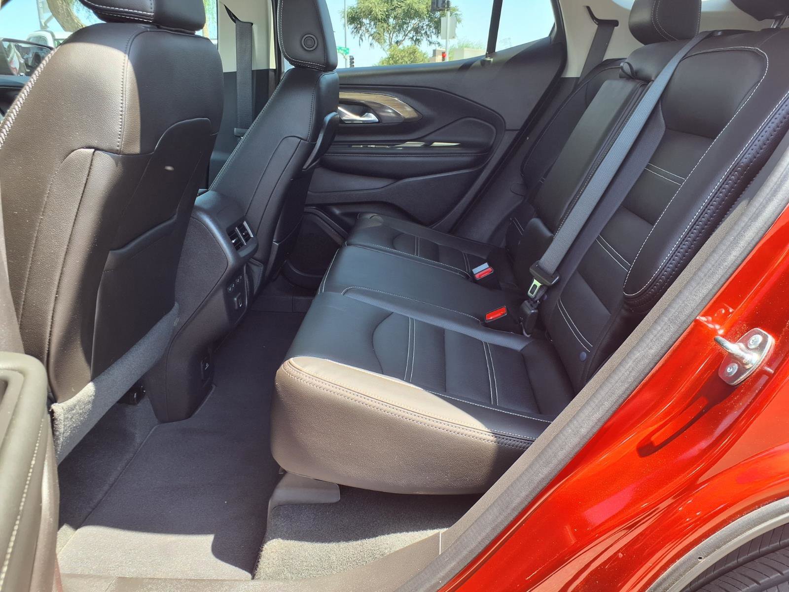 Used 2024 GMC Terrain Denali w/ Denali Premium Package AWD/4WD image 15