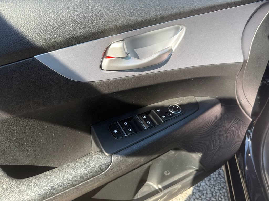 Used 2024 Kia Forte LXS w/ LXS Technology Package image 18