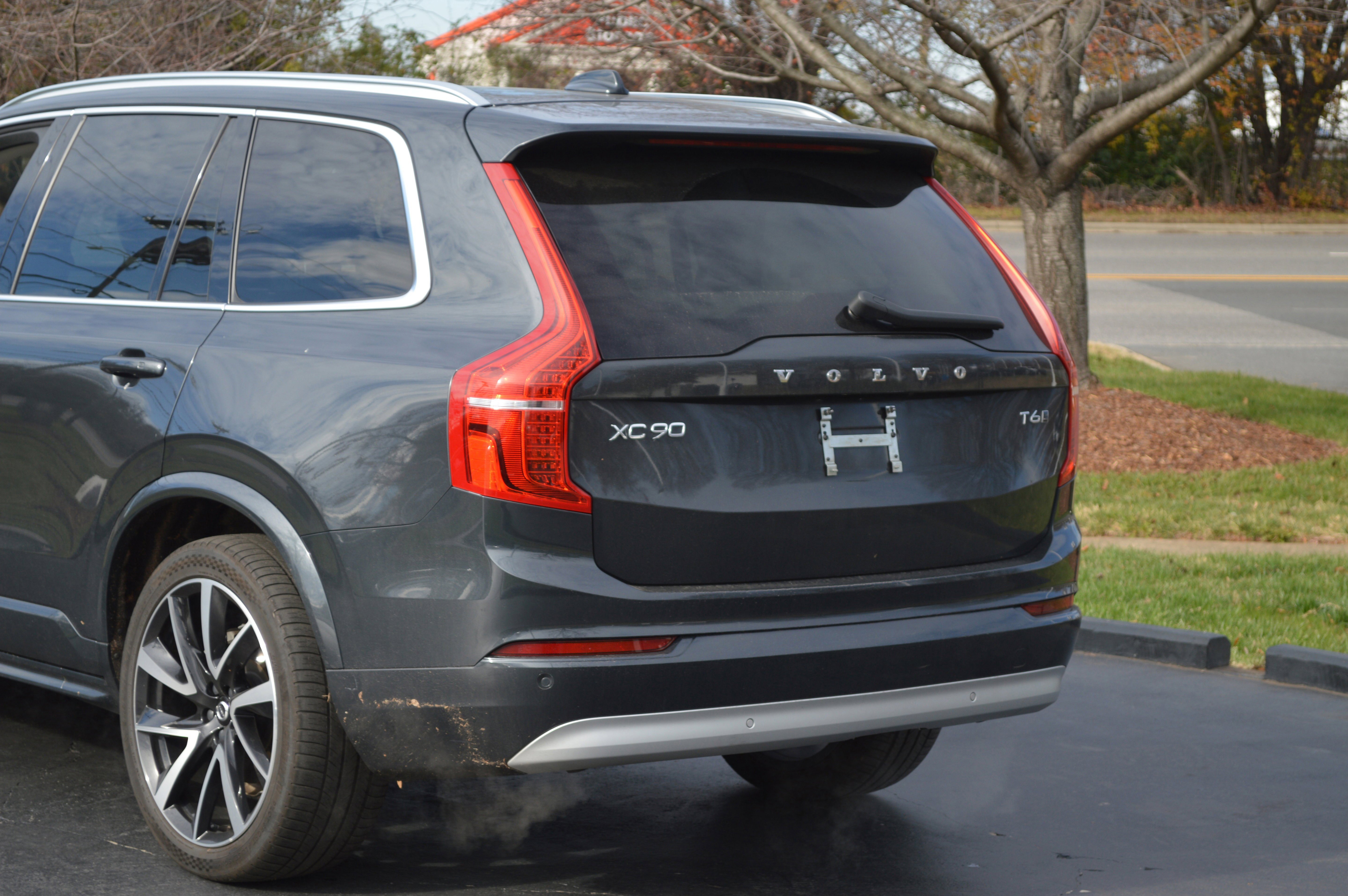 Used 2022 Volvo XC90 T6 Momentum w/ Advanced Package image 3