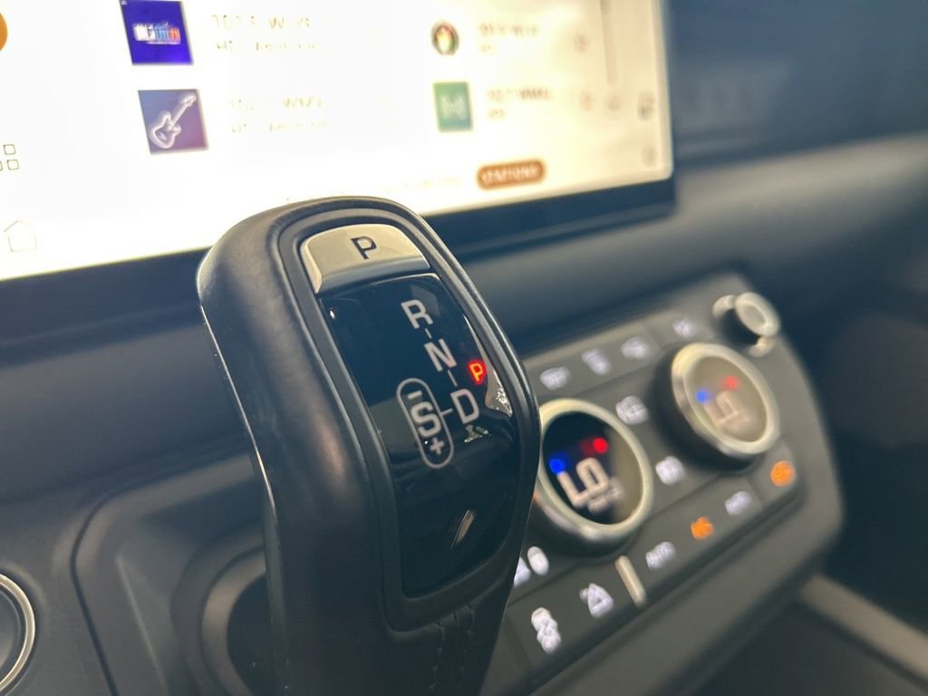 Used 2024 Land Rover Defender 130 X-Dynamic SE image 9