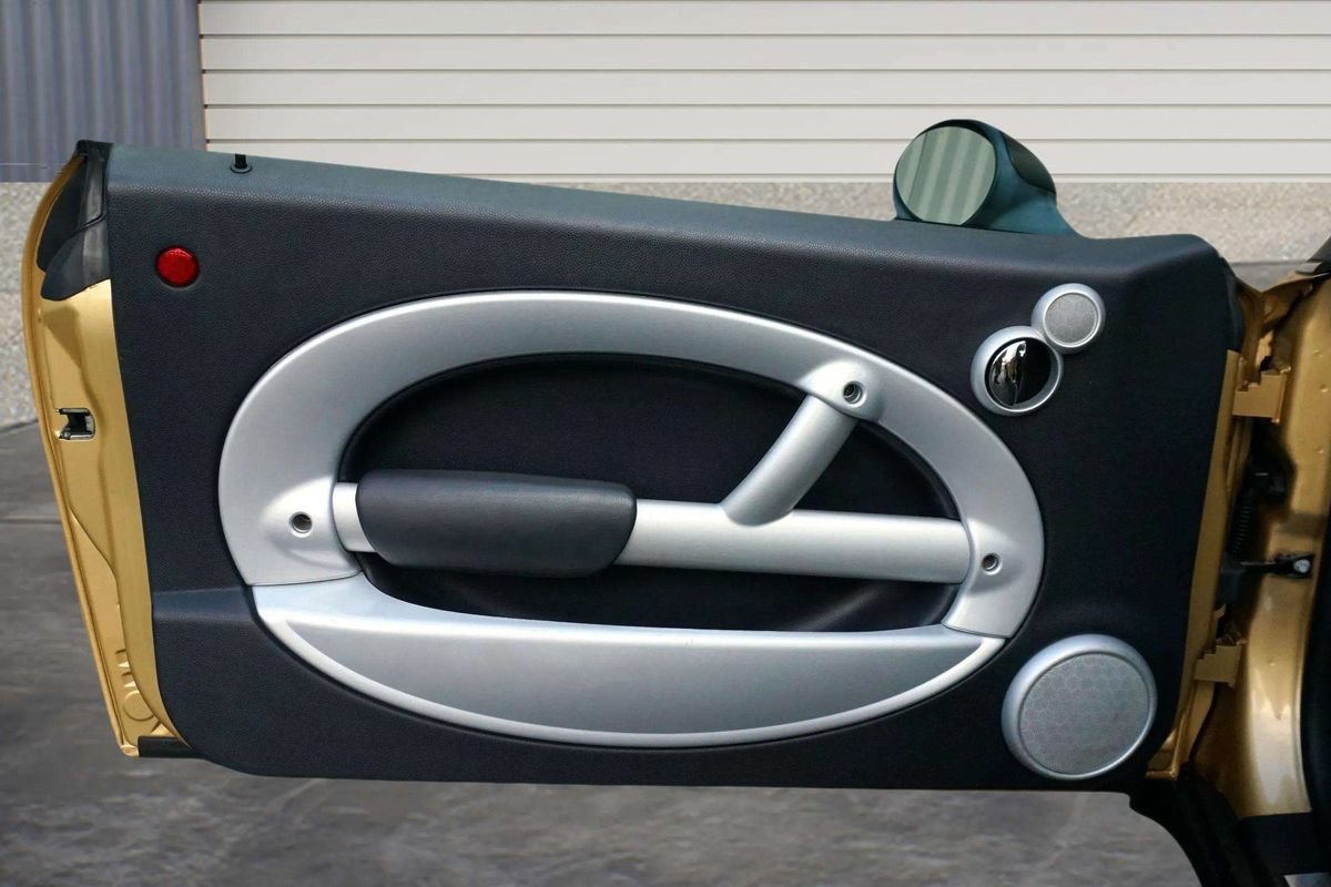 Used 2004 MINI Cooper Hardtop FWD image 12