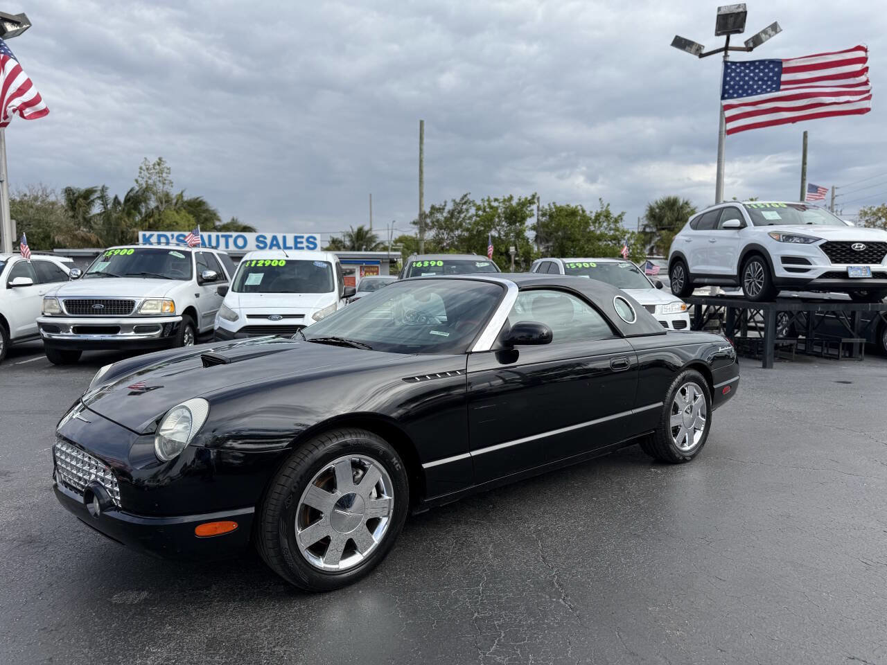 Used 2002 Ford Thunderbird Deluxe image 3
