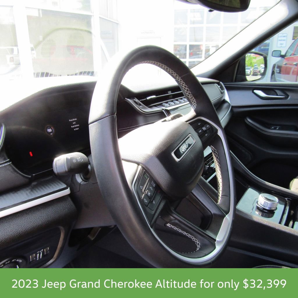 Used 2023 Jeep Grand Cherokee Altitude AWD/4WD image 16