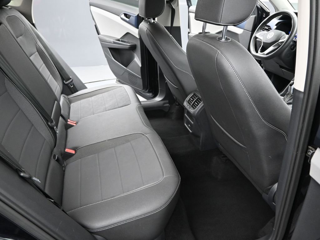 Used 2024 Volkswagen Taos SE image 26