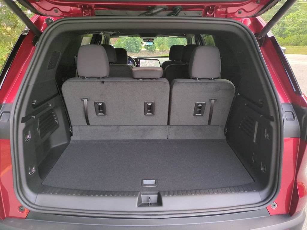 New 2027 Chevrolet Traverse LT w/ Midnight/Sport Edition FWD image 33