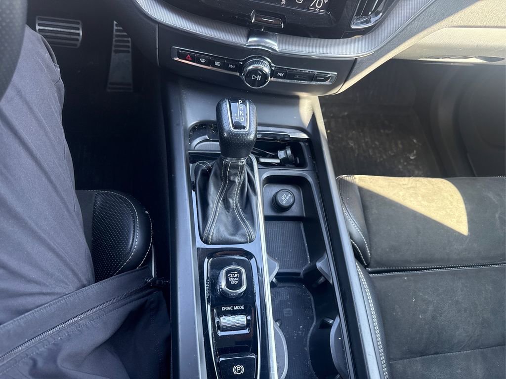 Used 2018 Volvo XC60 T5 R-Design w/ Convenience Package image 21