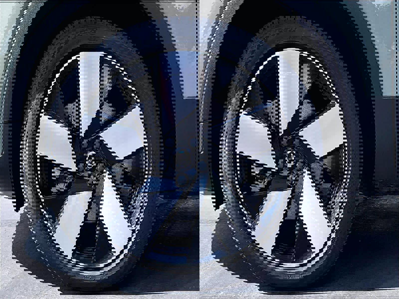 Used 2023 Volvo C40 P8 Recharge Ultimate AWD/4WD image 11