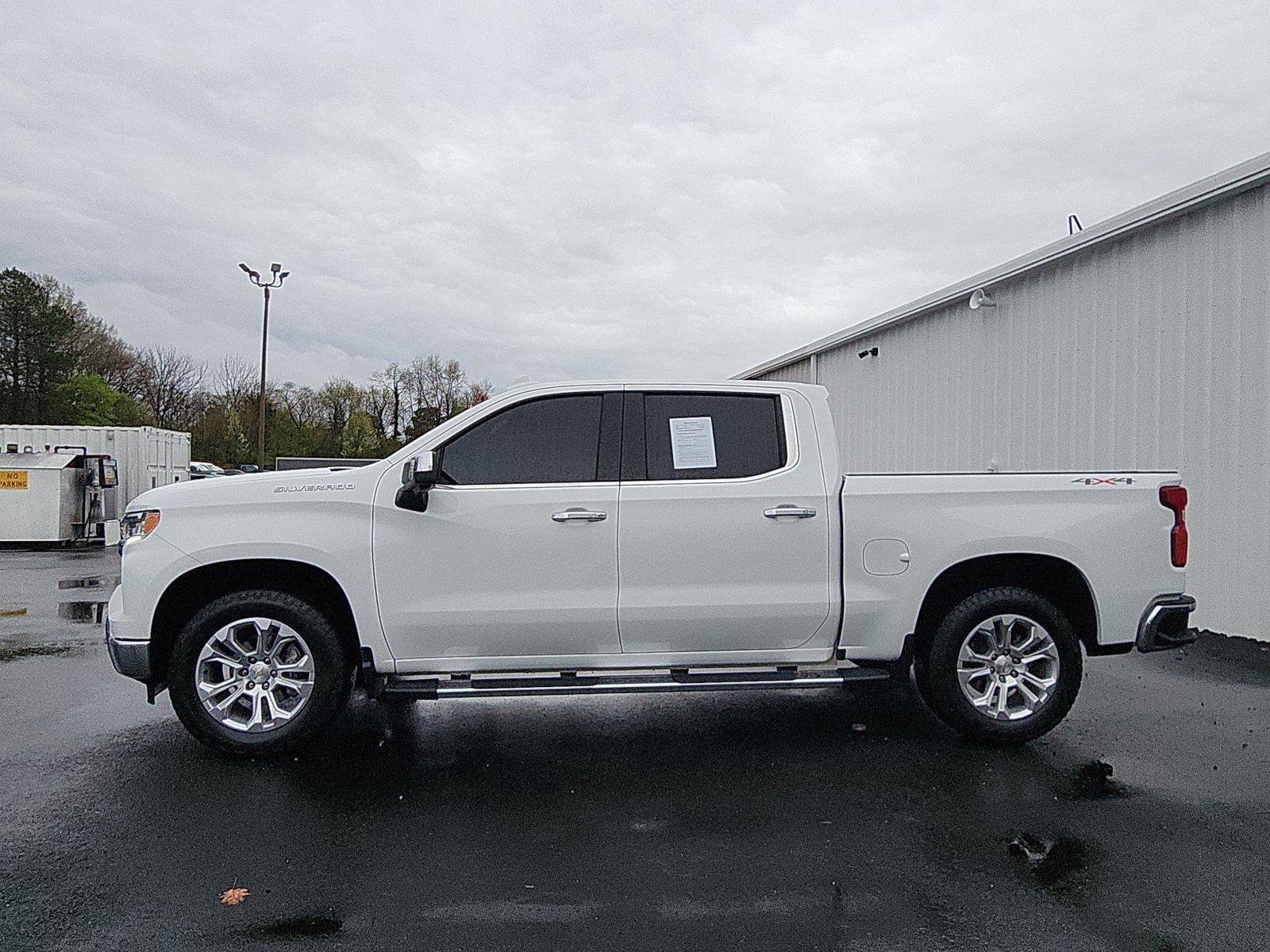 Used 2023 Chevrolet Silverado 1500 LTZ AWD/4WD image 2