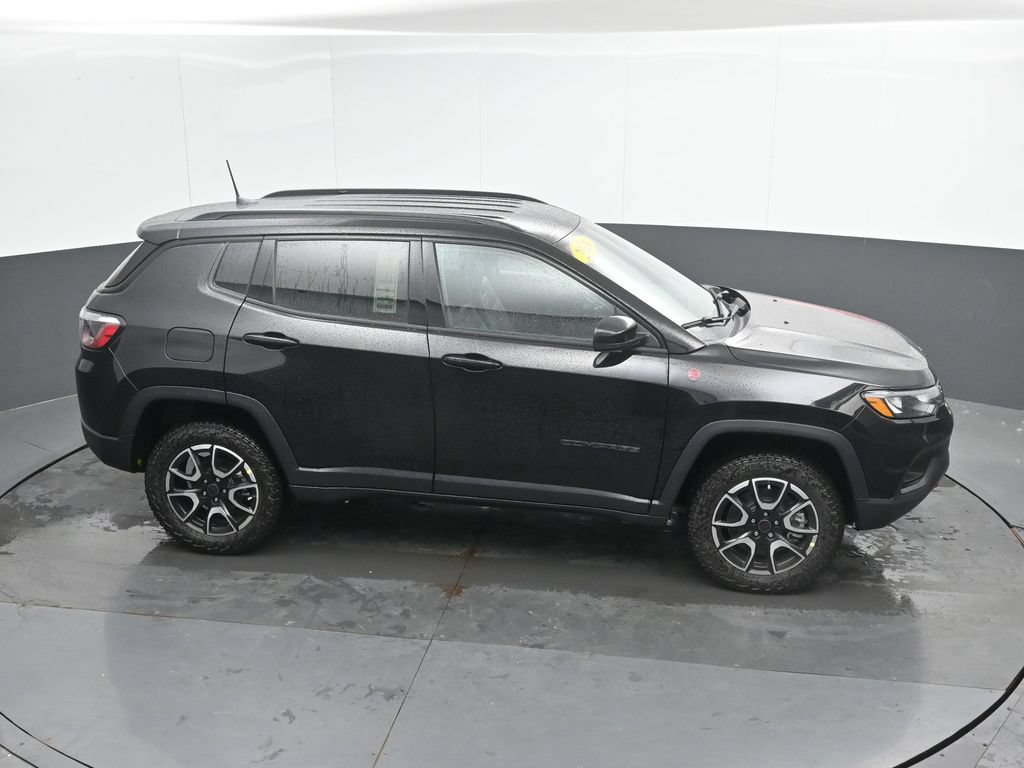 New 2026 Jeep Compass Trailhawk w/ Trailer Tow Group AWD/4WD image 32