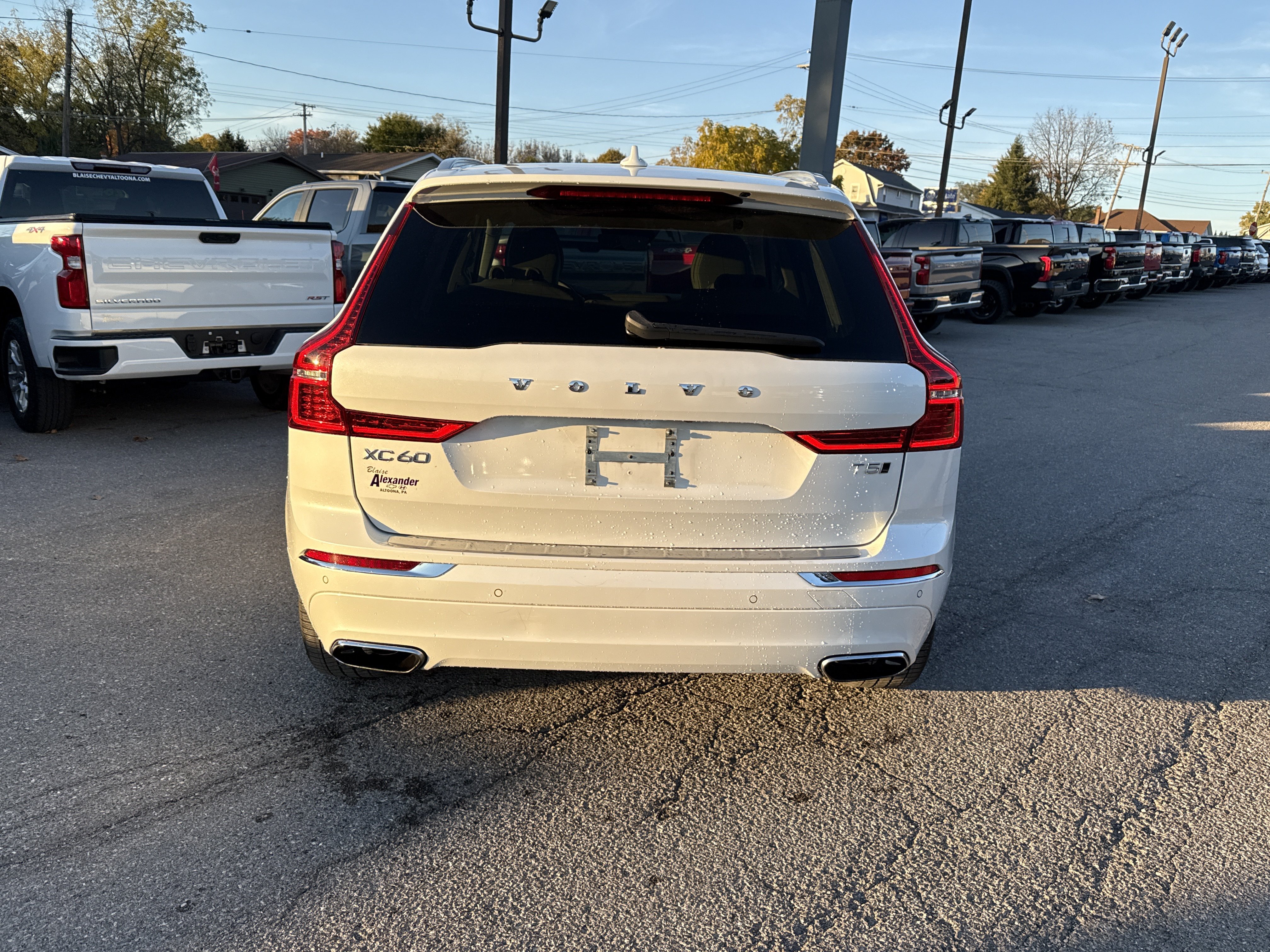 Used 2021 Volvo XC60 T5 Inscription w/ Advanced Package AWD/4WD image 4