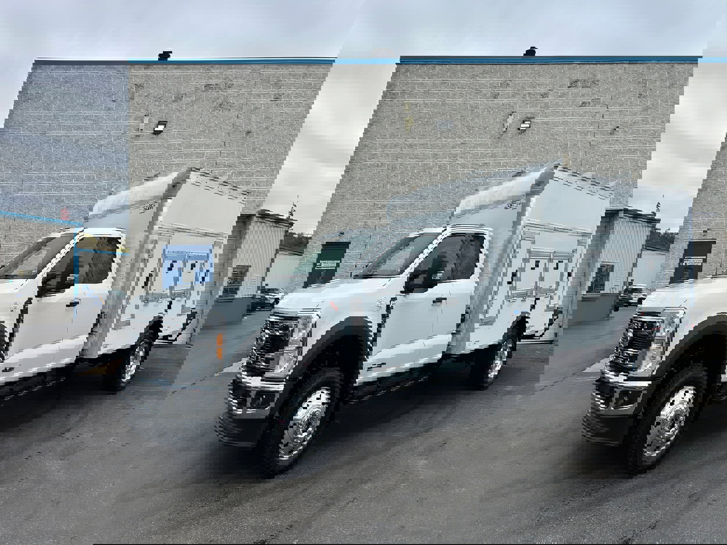 New 2025 Ford F450 XLT w/ XLT Value Package image 4