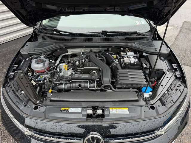 Used 2025 Volkswagen Jetta SE FWD image 14