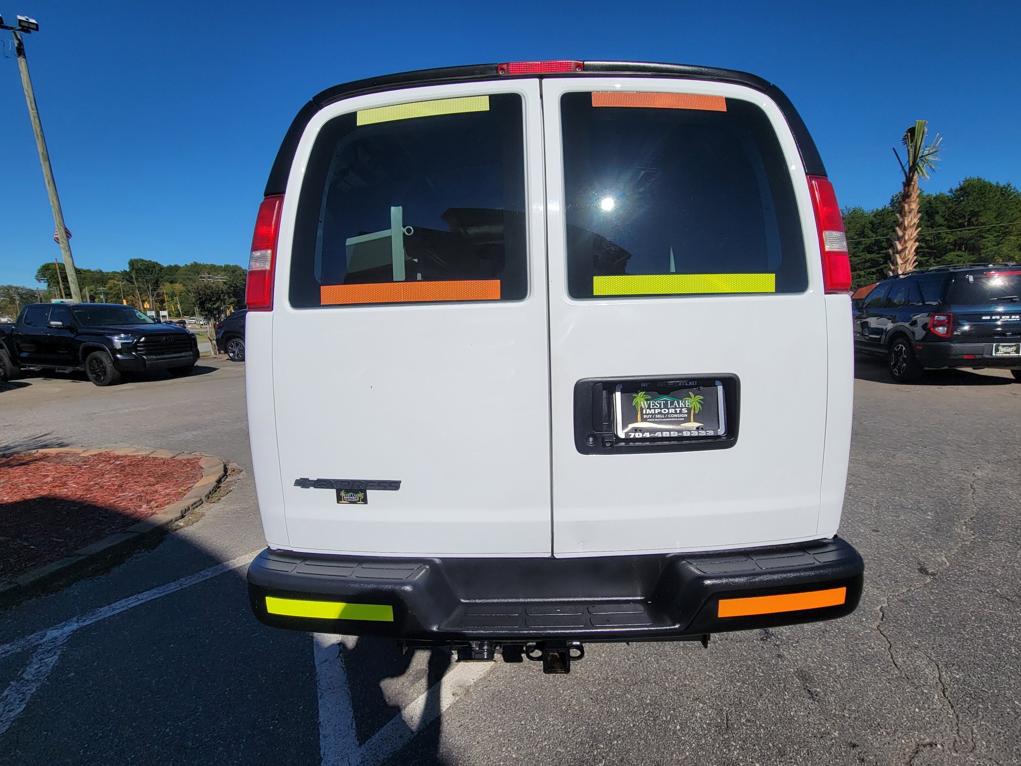 Used 2018 Chevrolet Express 2500 w/ Enhanced Convenience Package image 11