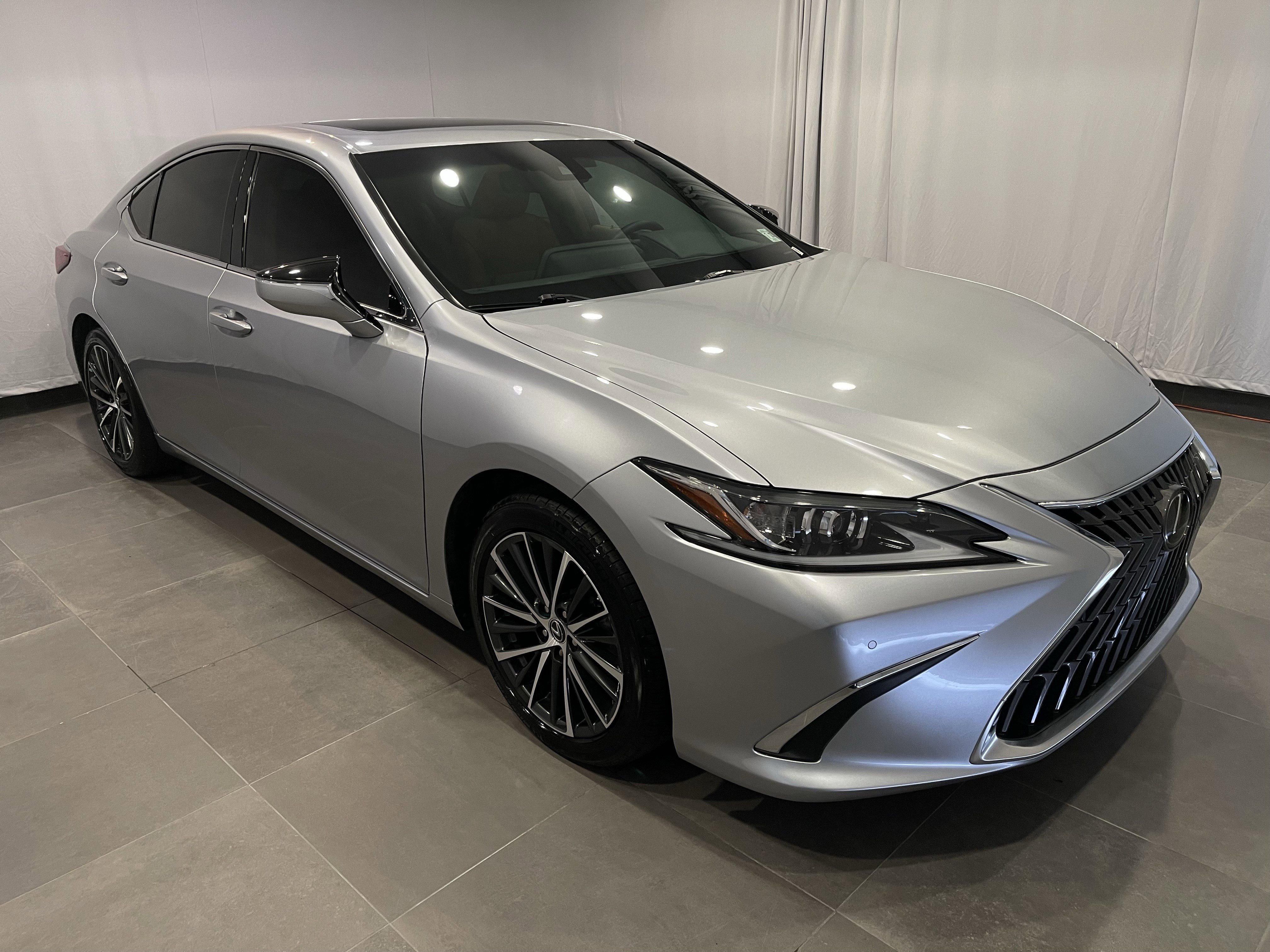 Used 2022 Lexus ES 350 w/ Premium Package image 3
