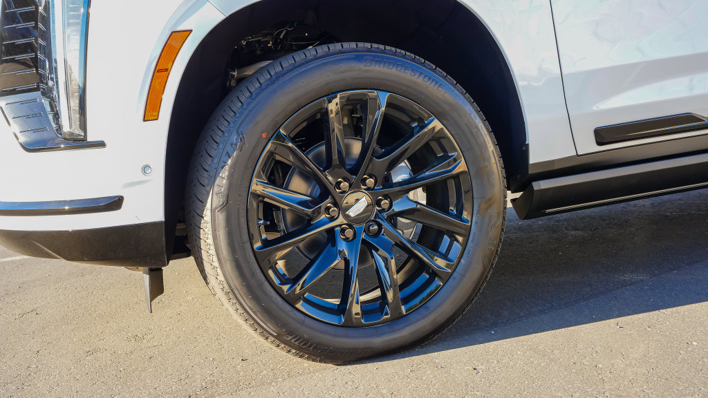 New 2027 Cadillac Escalade ESV Sport w/ LPO, ONYX Package AWD/4WD image 7