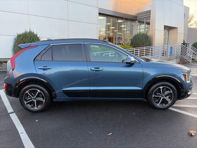 Used 2023 Kia Niro SX image 8