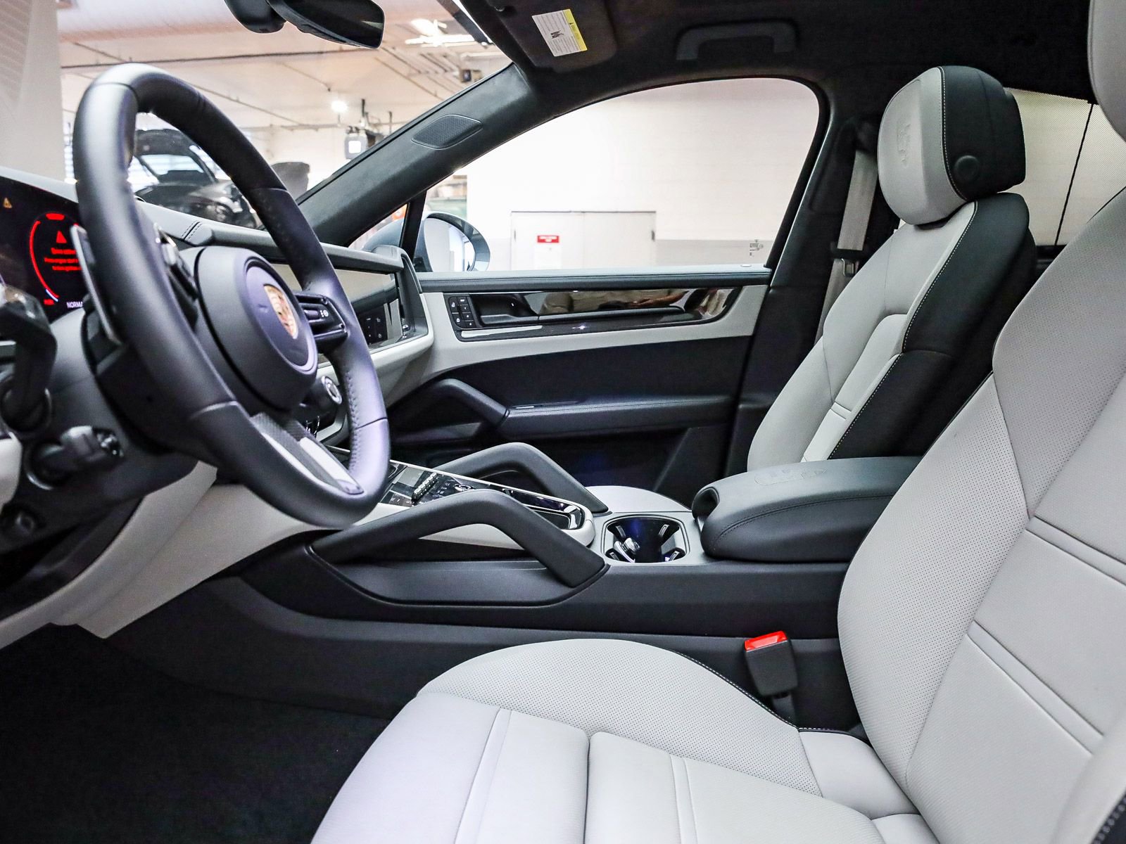 Used 2026 Porsche Cayenne GTS image 22