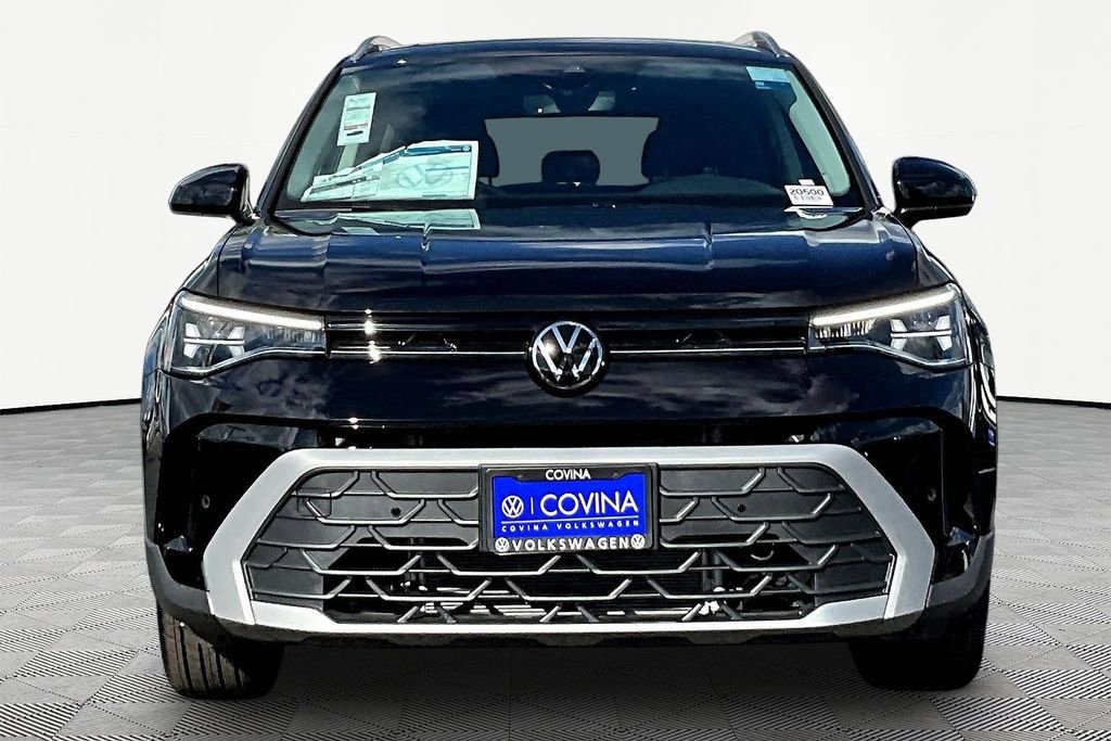 New 2026 Volkswagen Taos SE image 2