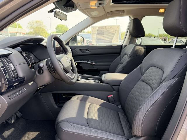 New 2026 Nissan Pathfinder SV w/ SV Premium Package AWD/4WD image 16