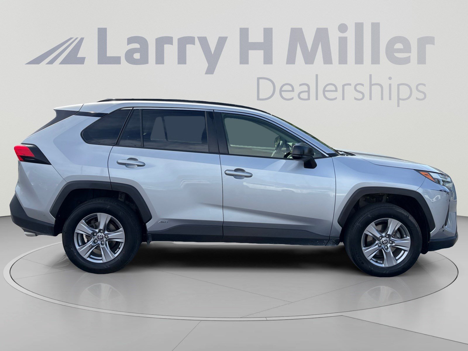 Used 2023 Toyota RAV4 LE AWD/4WD image 6