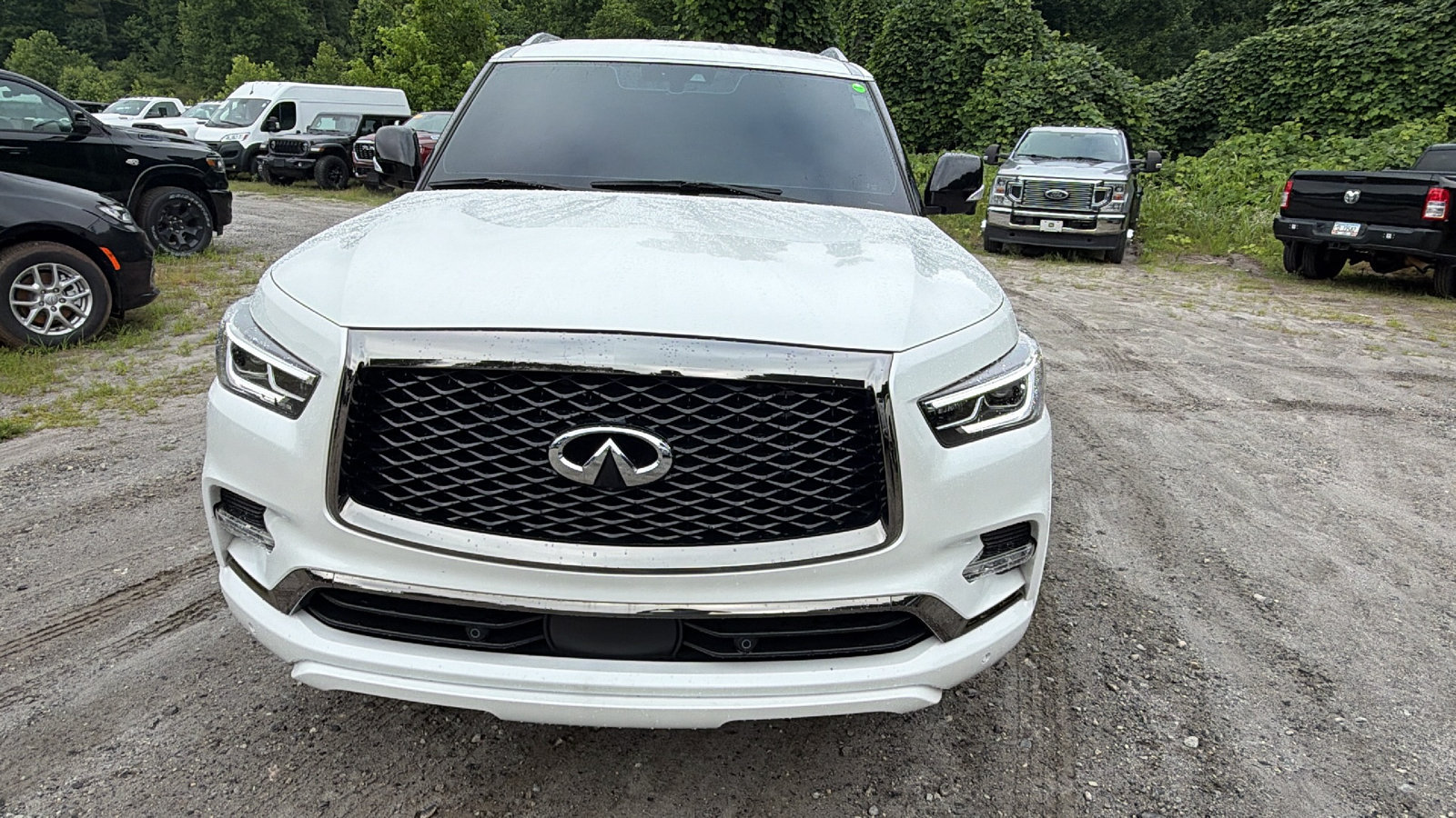 Used 2024 INFINITI QX80 Sensory AWD/4WD image 3