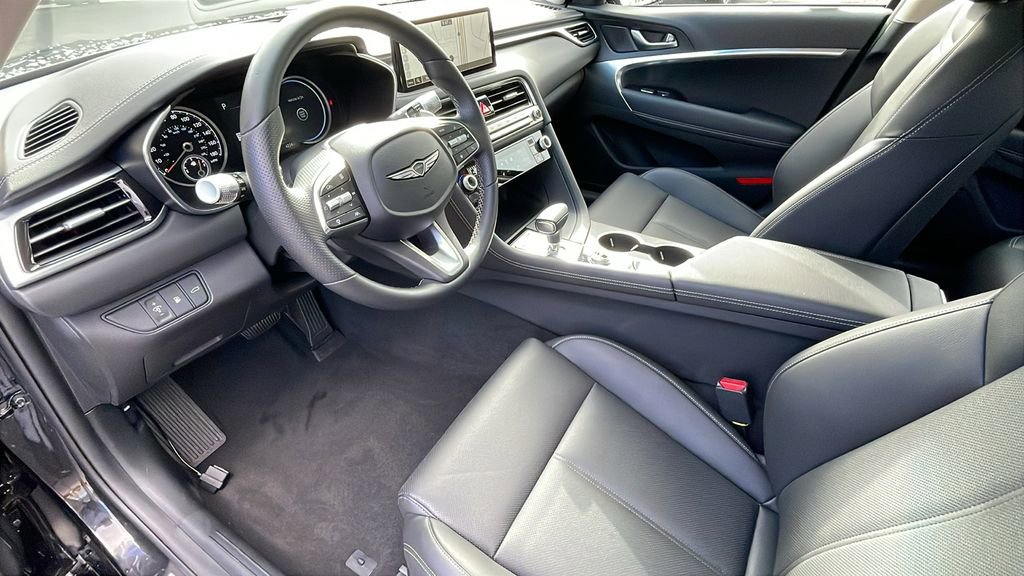 Used 2025 Genesis G70 2.5T image 14