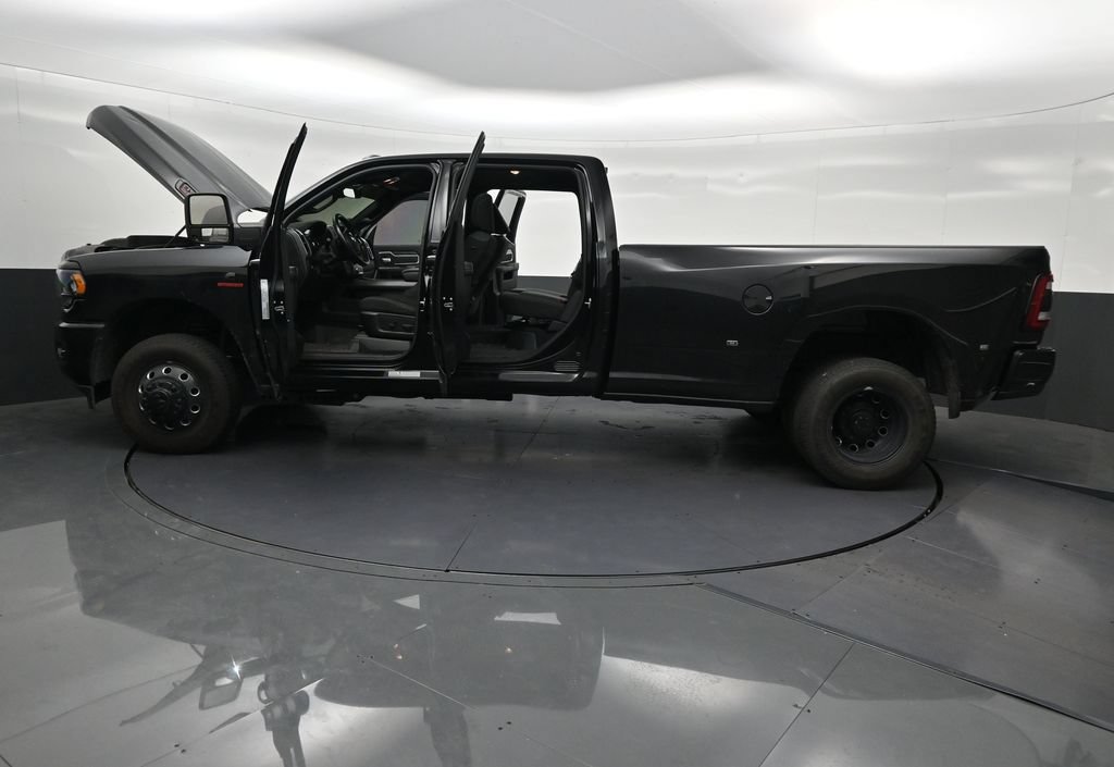 Used 2024 RAM 3500 Big Horn w/ Night Edition AWD/4WD image 33