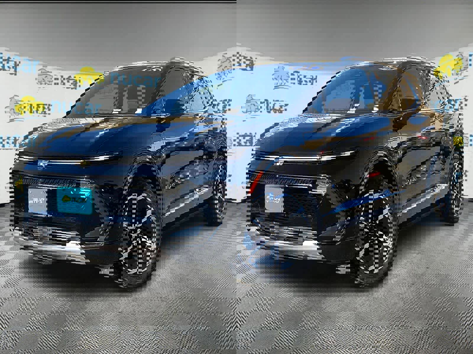 Used 2025 Chevrolet Equinox EV LT w/ Convenience Package image 3