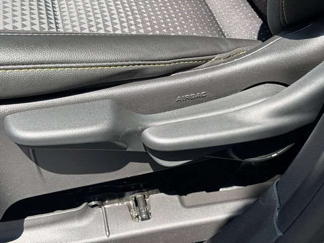 Used 2025 Chevrolet Trax LT FWD image 6