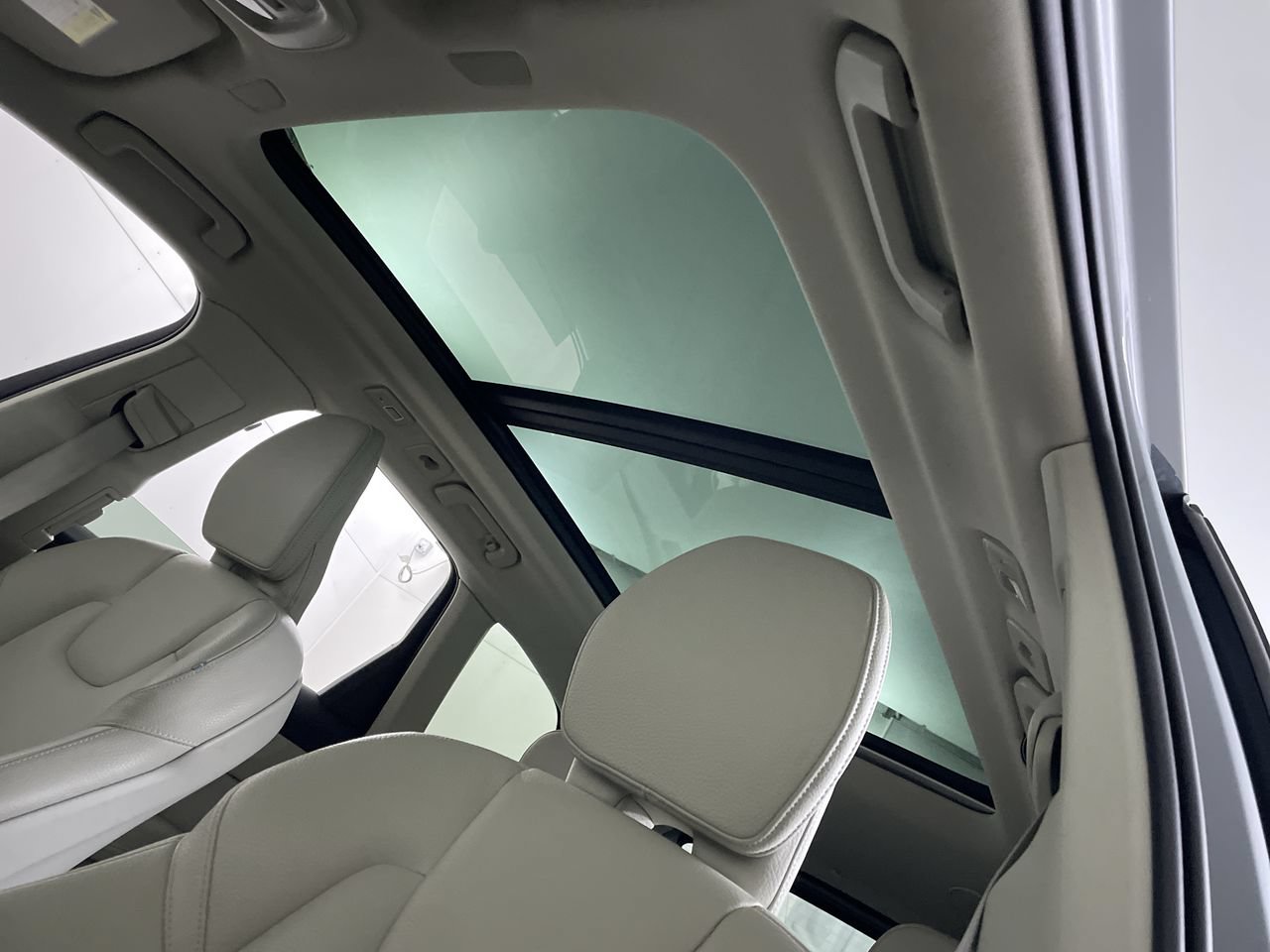 Used 2023 Volvo XC60 B5 Plus AWD/4WD image 20