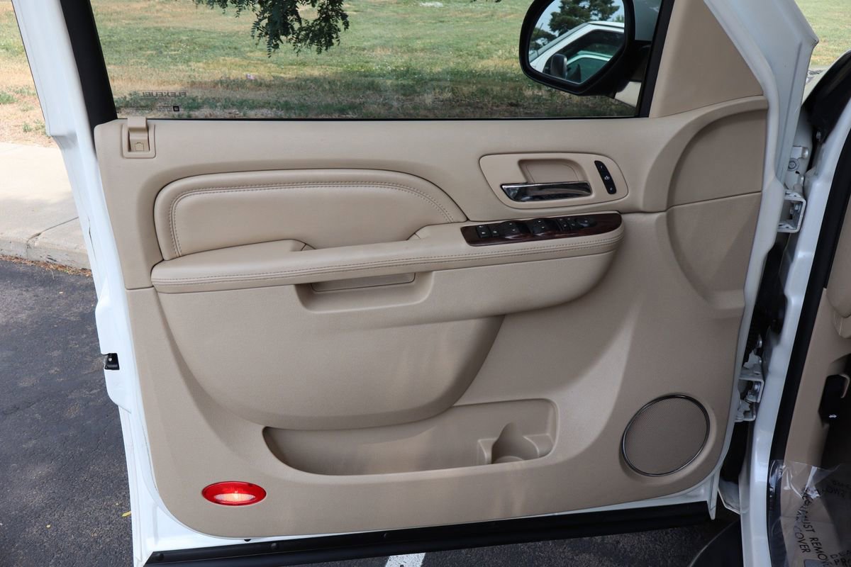 Used 2012 Cadillac Escalade EXT Luxury image 24