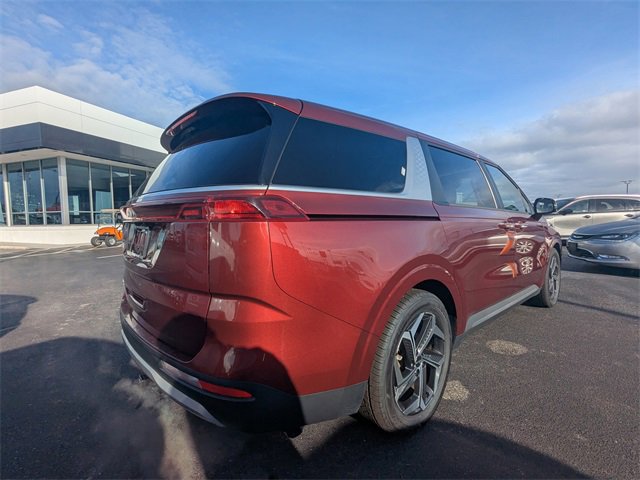 Used 2022 Kia Carnival LX image 4