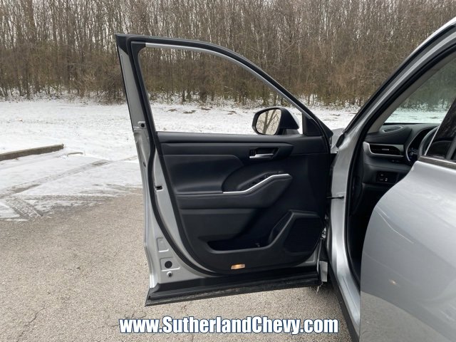 Used 2022 Toyota Highlander XLE image 14