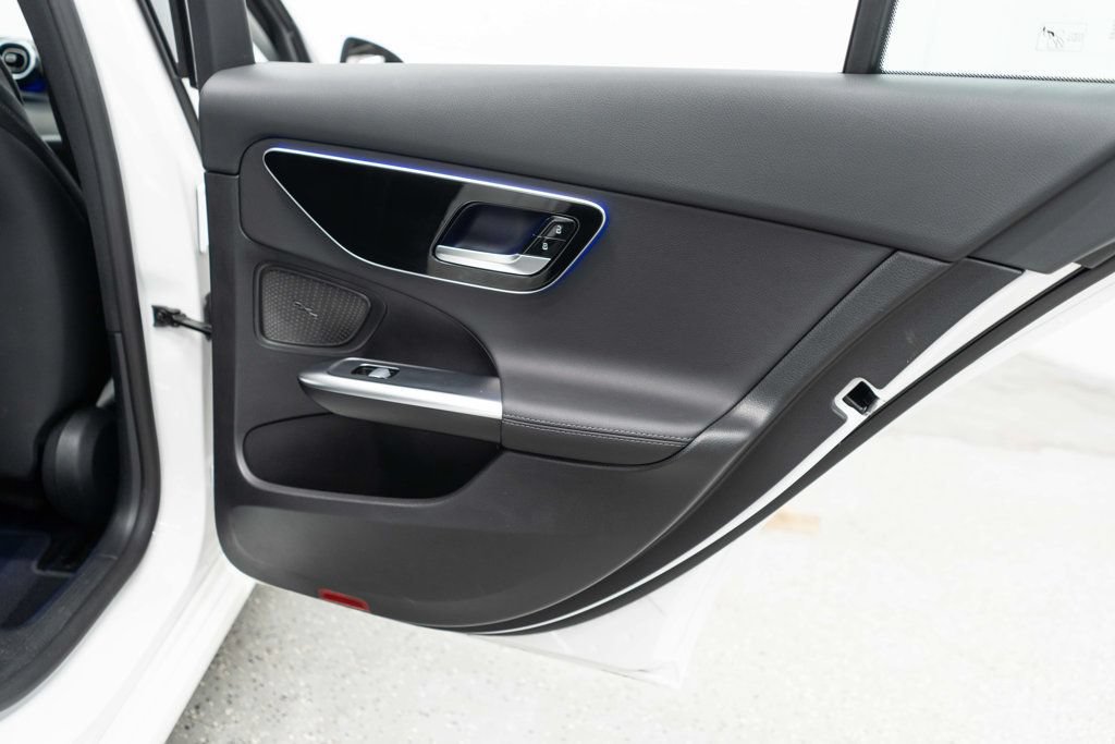 Used 2025 Mercedes-Benz C 300 4MATIC Sedan image 28