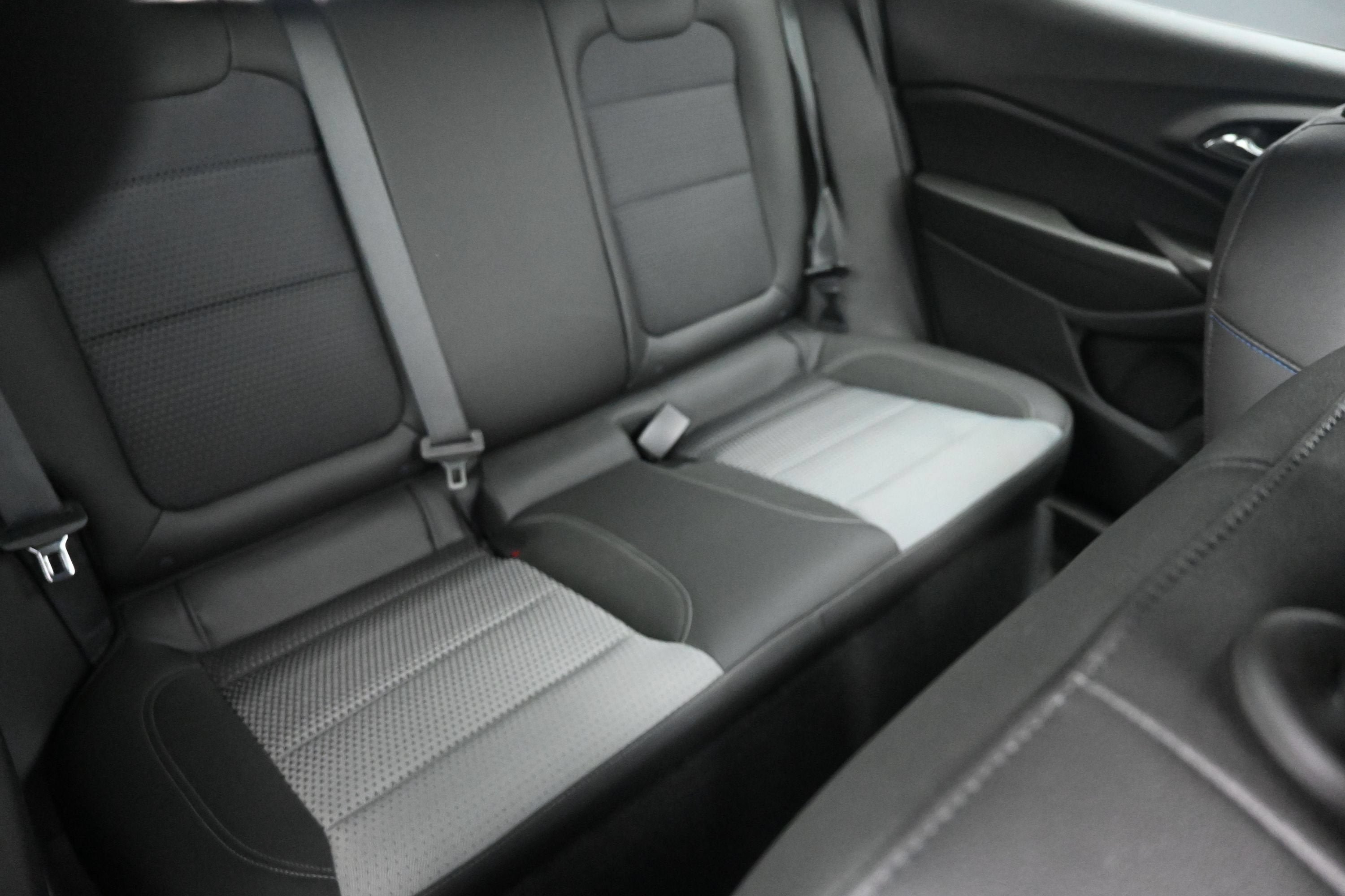 Used 2025 Chevrolet Trax LT w/ LT Convenience Package FWD image 26