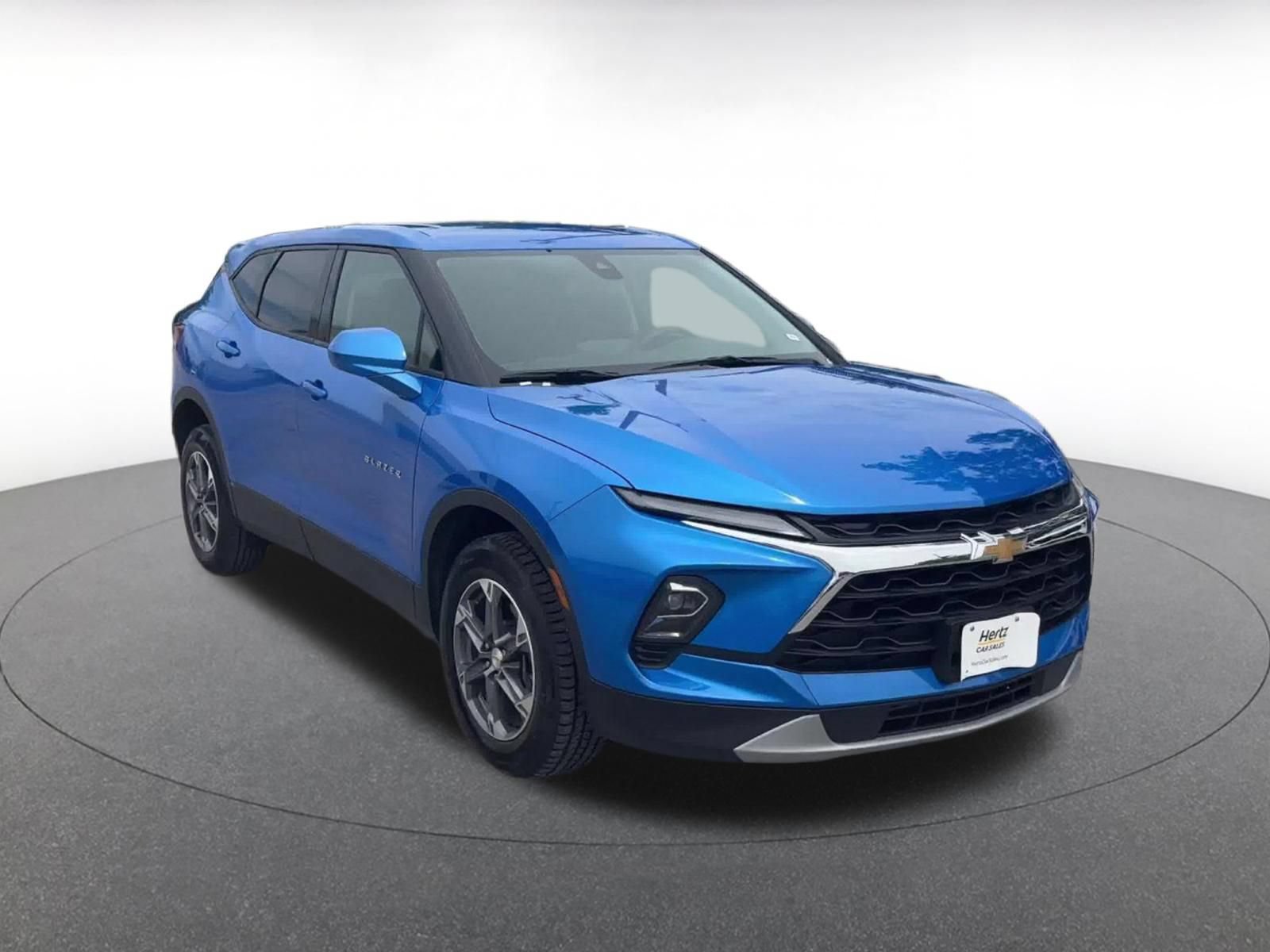 Used 2025 Chevrolet Blazer LT FWD image 3