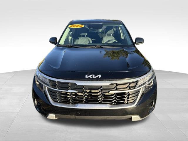 Used 2024 Kia Seltos LX AWD/4WD image 2