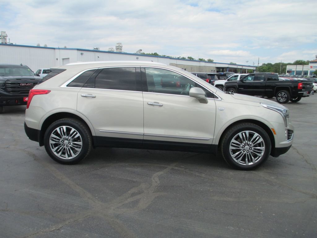 Used 2017 Cadillac XT5 Premium Luxury FWD image 5