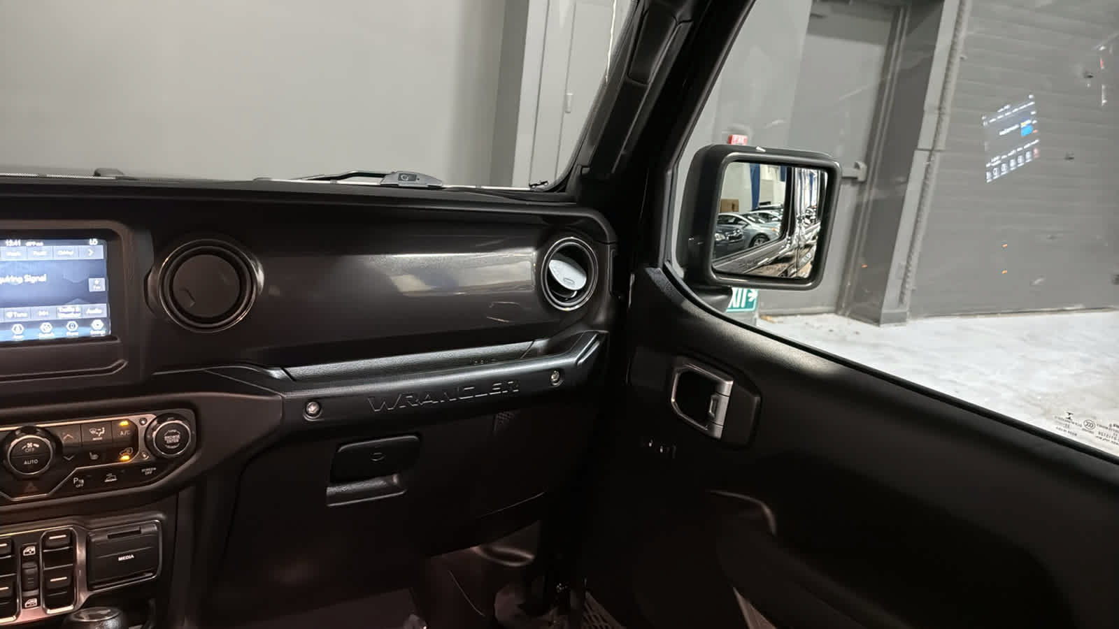 Used 2022 Jeep Wrangler Unlimited Sport AWD/4WD image 27