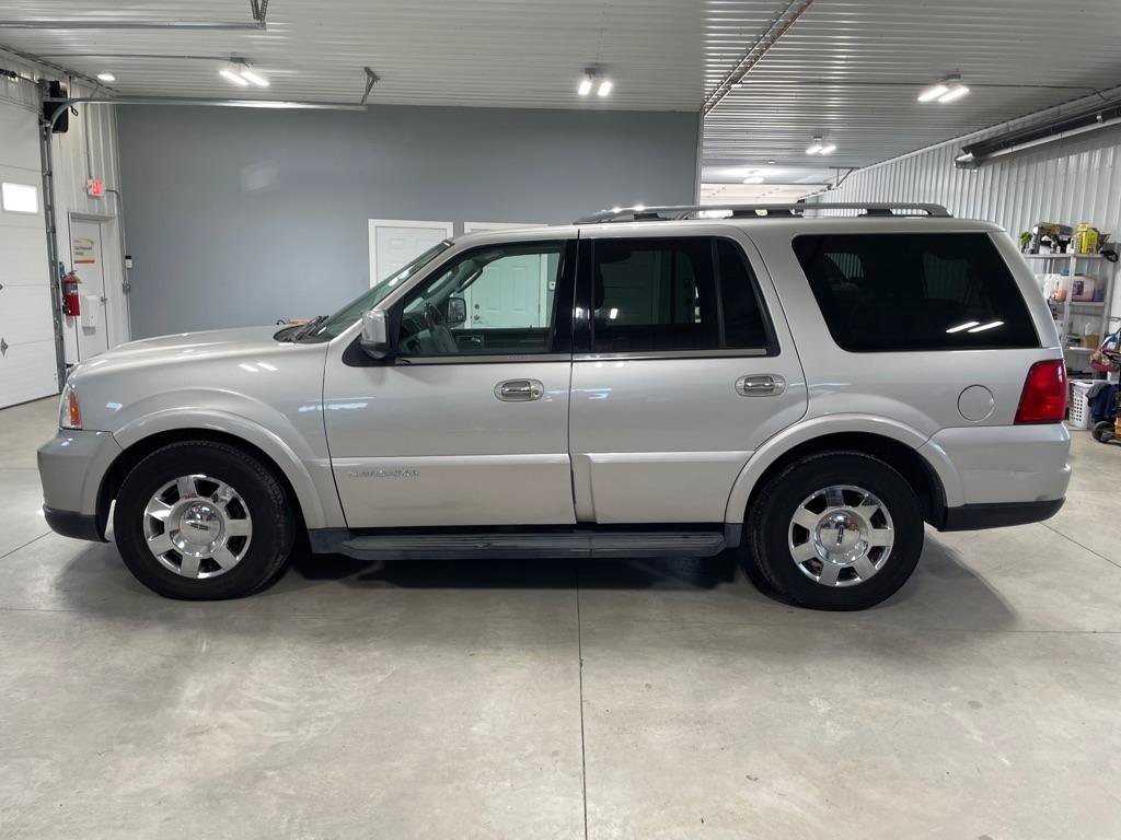 Used 2005 Lincoln Navigator Luxury AWD/4WD image 4
